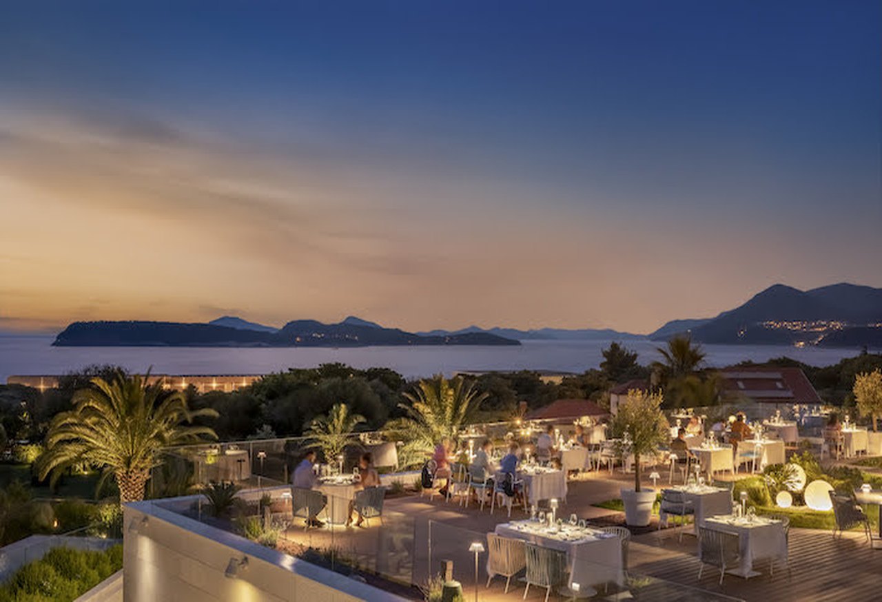 Valamar Lacroma Momenti restaurant by night